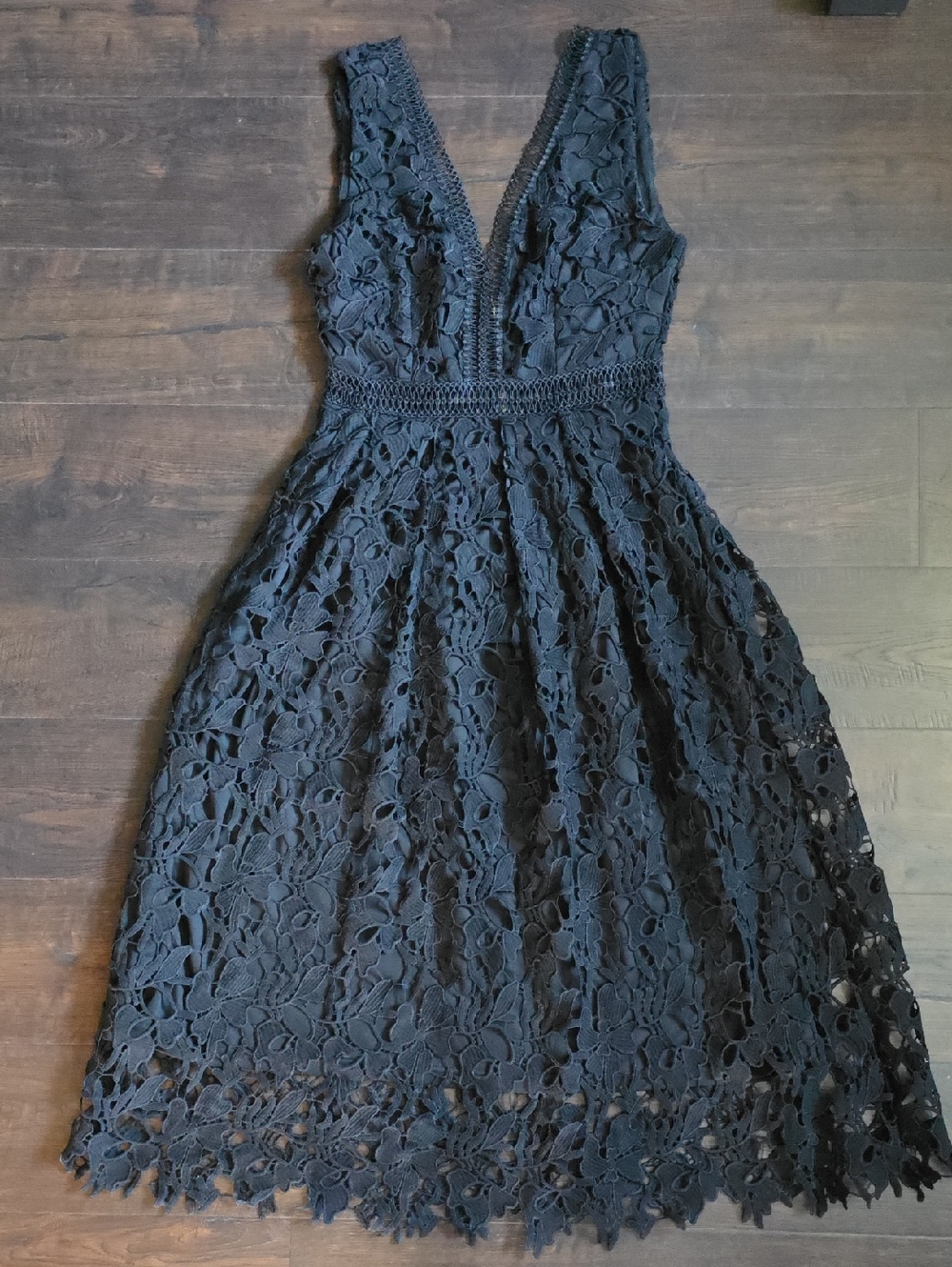 Romeo & Juliet Couture Black Floral Lace Midi Dress